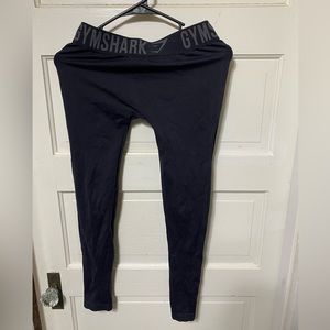 Gym shark leggings